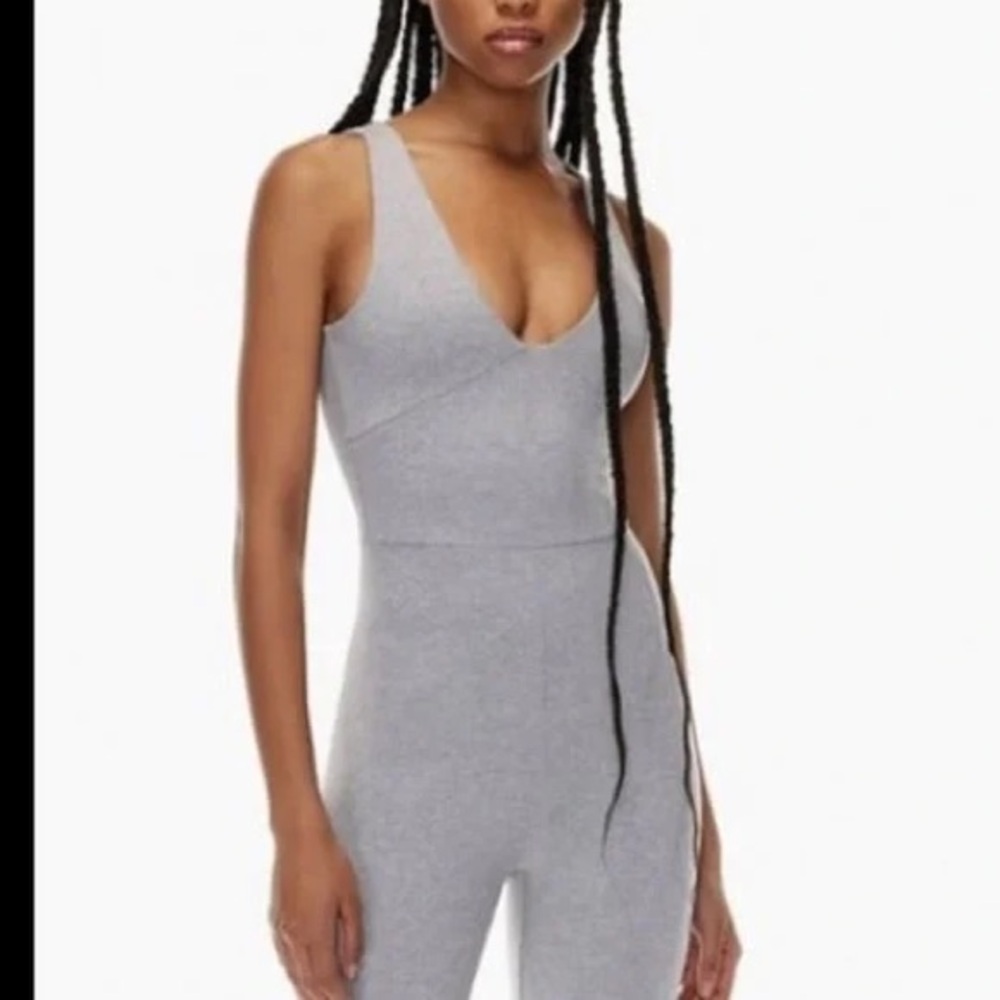 Aritzia The Group by Babaton
SOFT CONTOUR V-NECK Jumpsuit